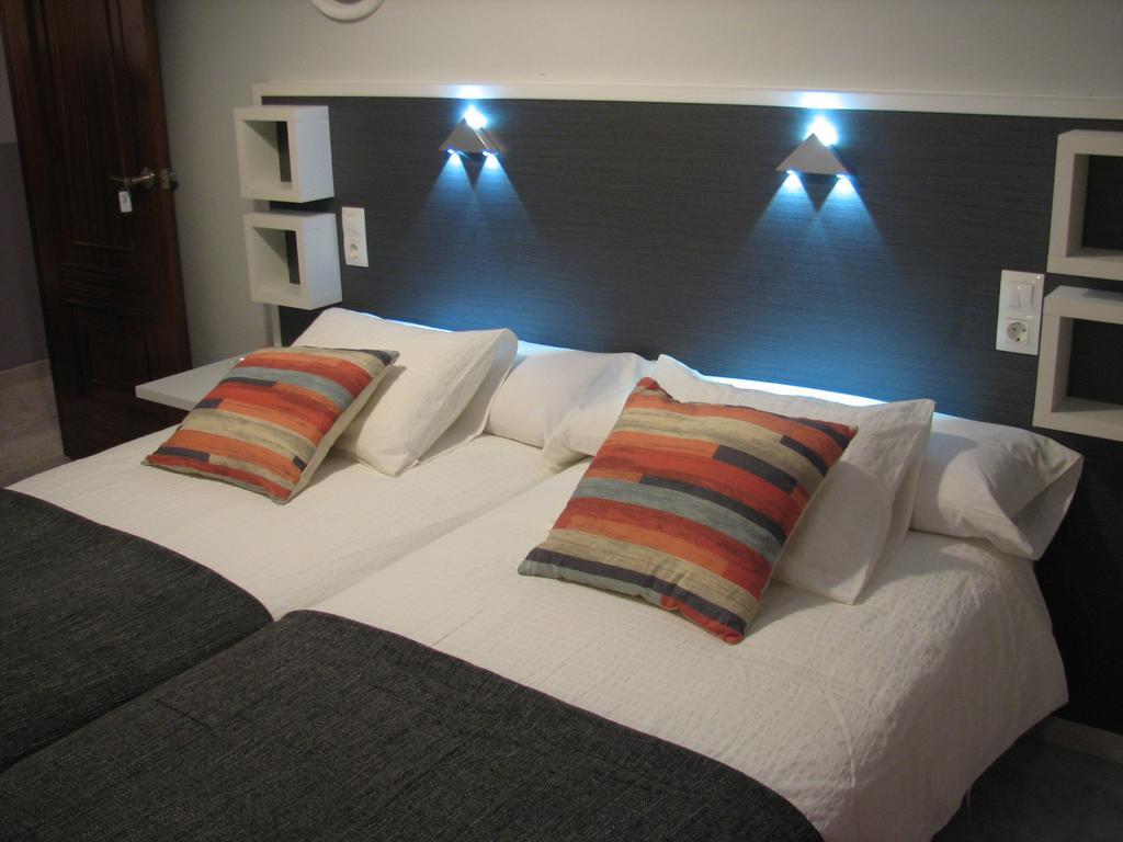 Hostal Meson Do Loyo Portomarín Chambre photo